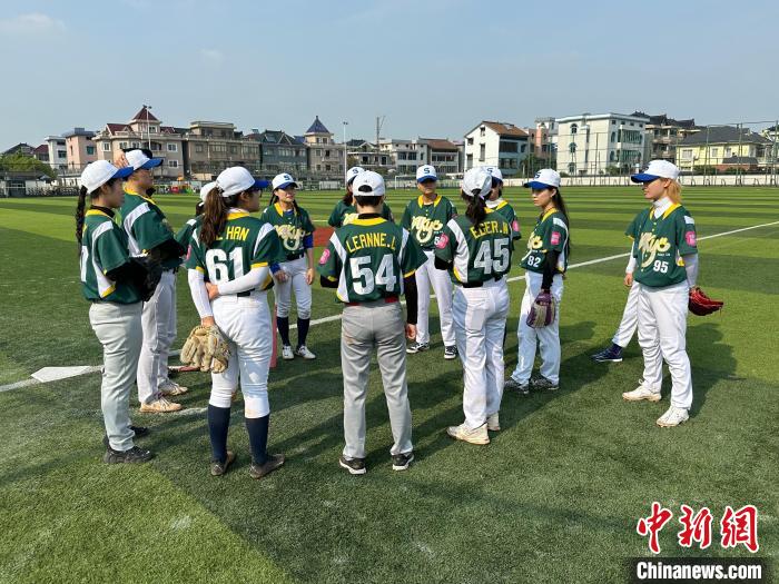 女子英雄的奇妙旅程：宁夏Shero女棒书写棒球精神