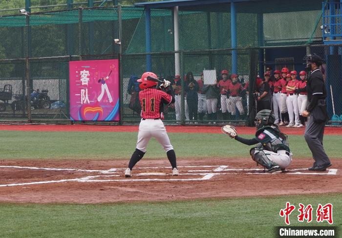 女子英雄的奇妙旅程：宁夏Shero女棒书写棒球精神