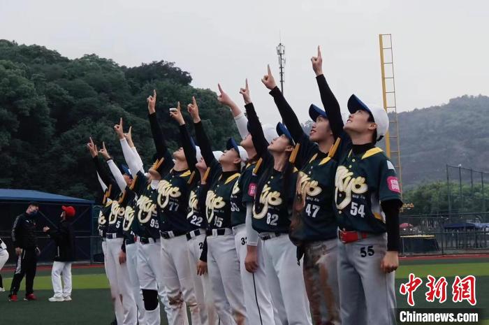 女子英雄的奇妙旅程：宁夏Shero女棒书写棒球精神