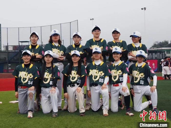 女子英雄的奇妙旅程：宁夏Shero女棒书写棒球精神