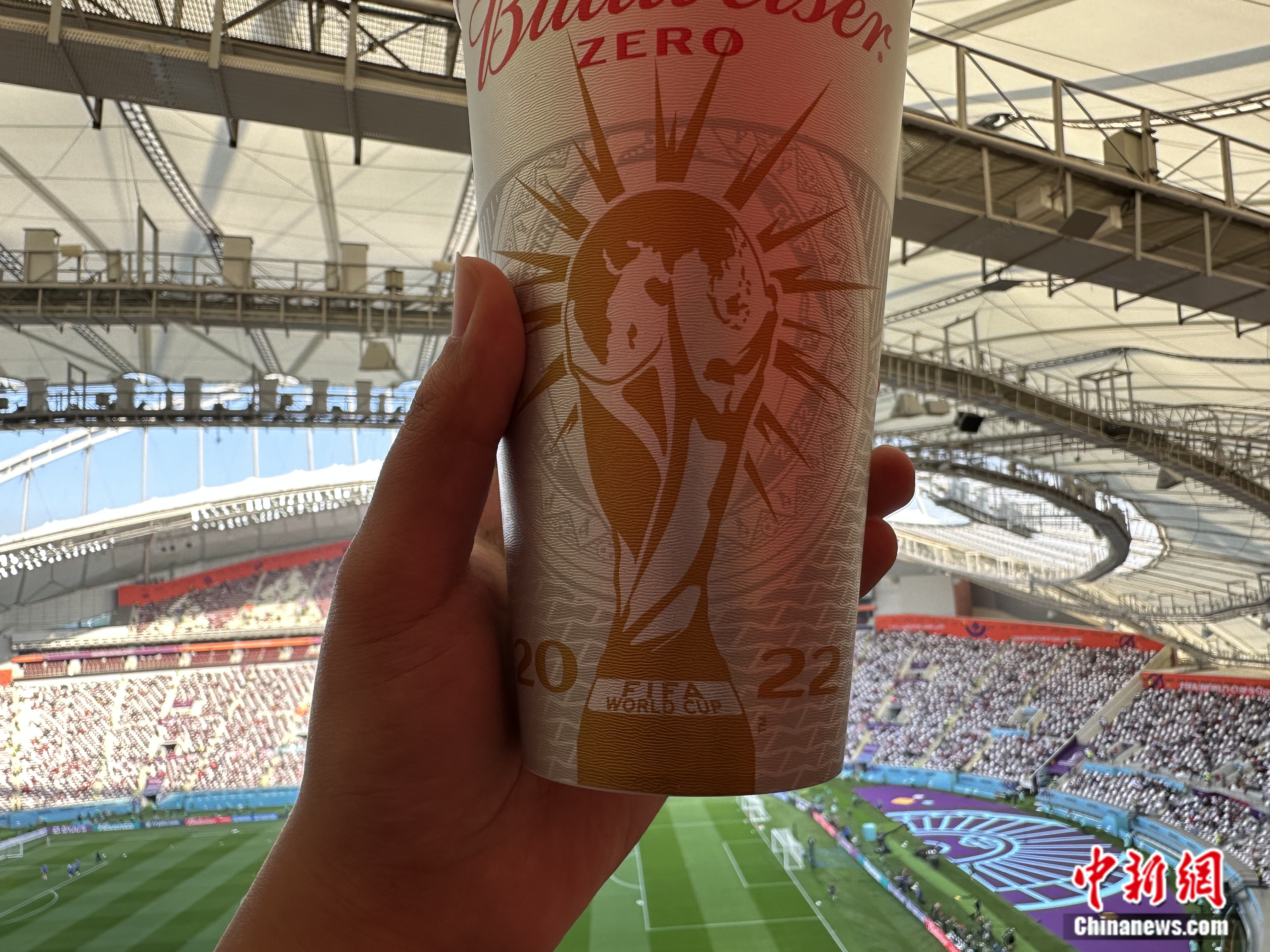 伊朗球迷地铁高歌助威 世界杯首战惨败英格兰