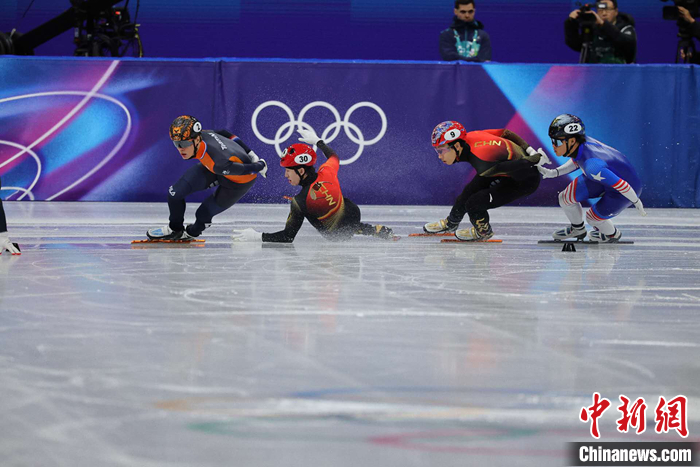 孙龙险胜晋级半决赛 林孝埈意外摔倒止步四分之