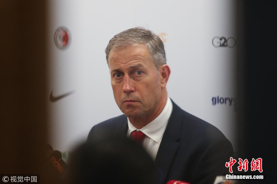 扬科维奇临危受命执掌国足帅印 破局之路面临多