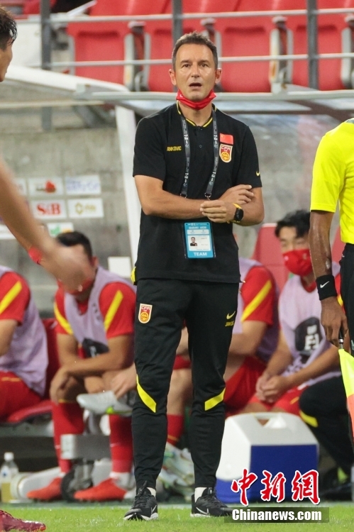 扬科维奇临危受命执掌国足帅印 破局之路面临多