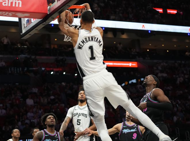 文班亚马600+盖帽里程碑闪耀马刺大胜热火