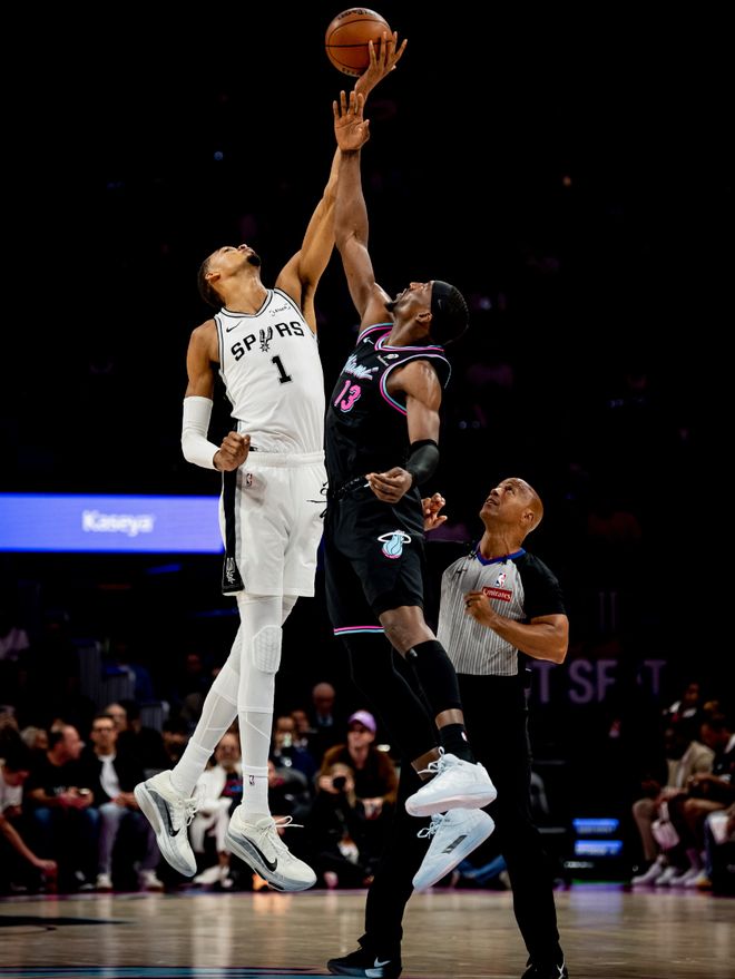 文班亚马600+盖帽里程碑闪耀马刺大胜热火