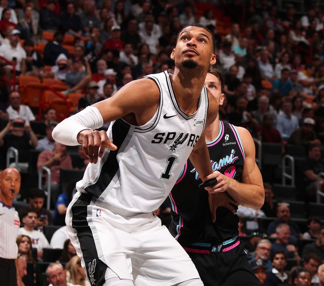 文班亚马600+盖帽里程碑闪耀马刺大胜热火