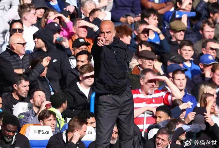 曼城三连胜强势登顶英超争冠战