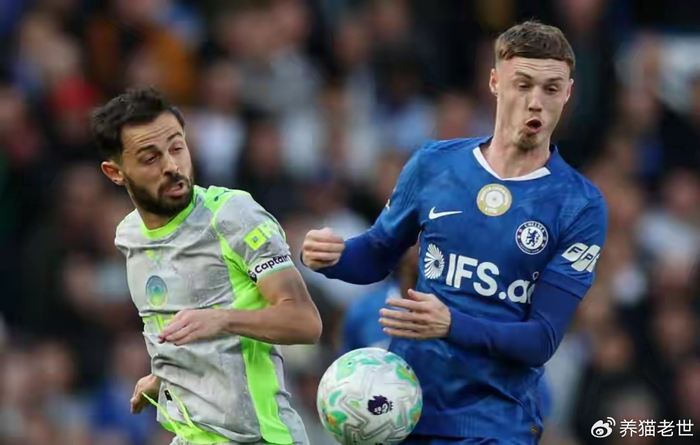 曼城三连胜强势登顶英超争冠战