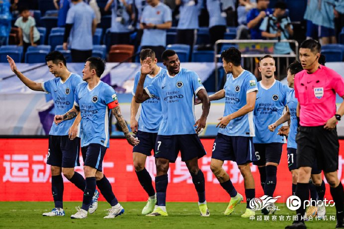 深圳新鹏城爆冷逆转武汉三镇 中超联赛焦点战引