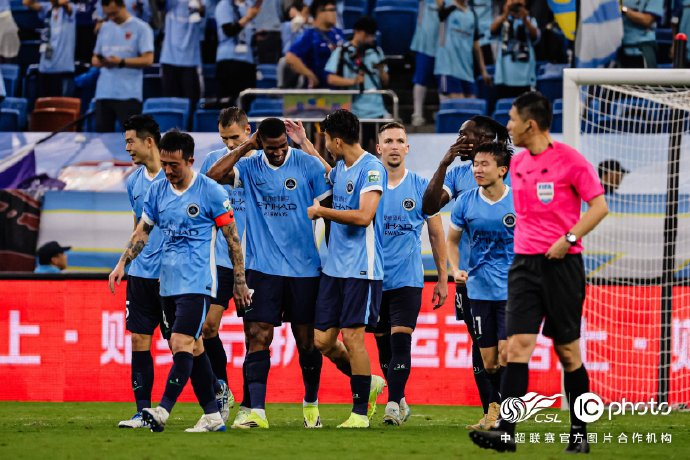 深圳新鹏城爆冷逆转武汉三镇 中超联赛焦点战引