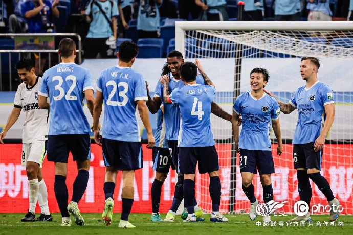 深圳新鹏城爆冷逆转武汉三镇 中超联赛焦点战引