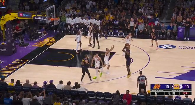 詹姆斯狂砍28+12+4抢断率湖人大胜太阳创扣篮新高