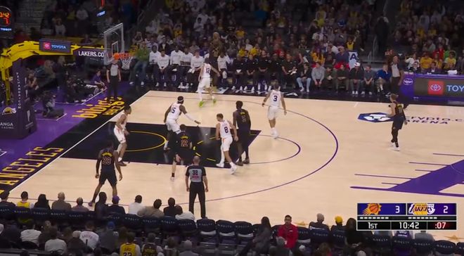 詹姆斯狂砍28+12+4抢断率湖人大胜太阳创扣篮新高