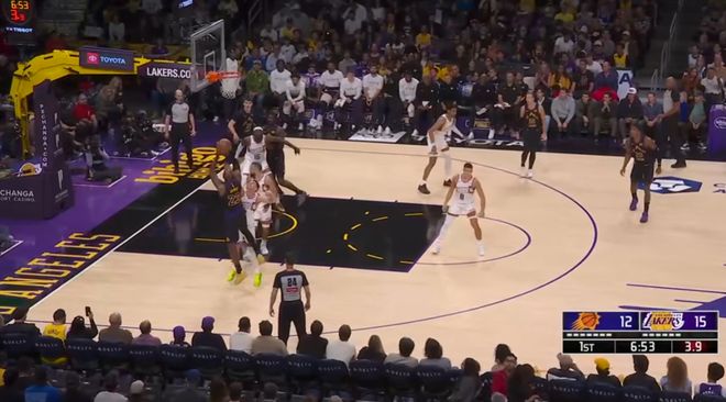 詹姆斯狂砍28+12+4抢断率湖人大胜太阳创扣篮新高