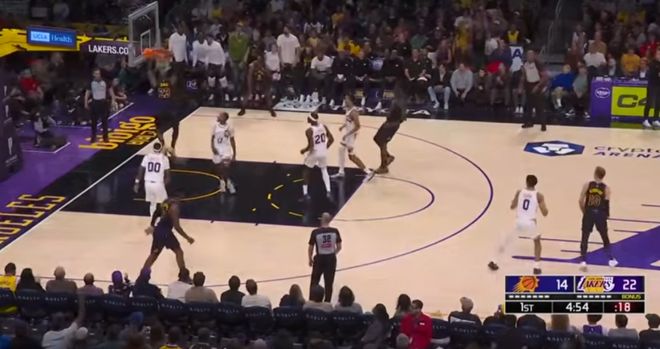 詹姆斯狂砍28+12+4抢断率湖人大胜太阳创扣篮新高