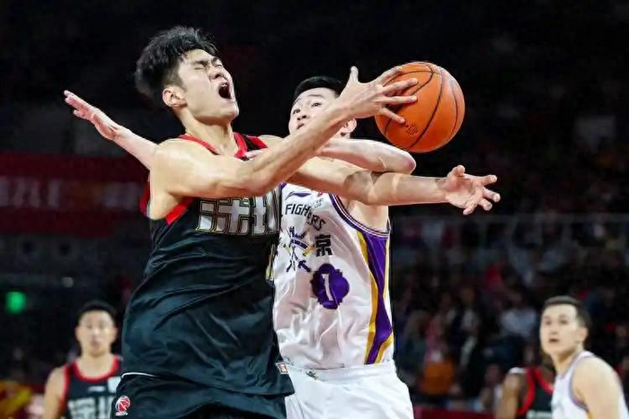 季后赛前引援大战：广东补强内线 深圳抢关关键