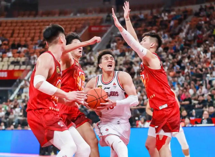 季后赛前引援大战：广东补强内线 深圳抢关关键