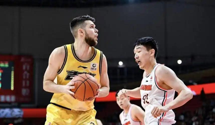 季后赛前引援大战：广东补强内线 深圳抢关关键