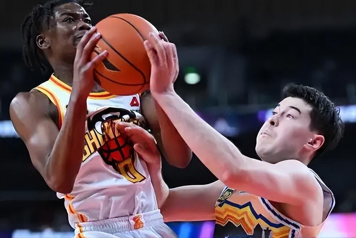 季后赛前引援大战：广东补强内线 深圳抢关关键