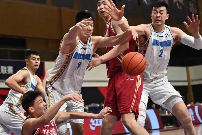 季后赛前引援大战：广东补强内线 深圳抢关关键